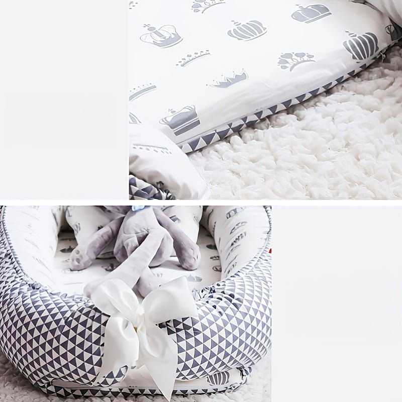 Reducteur de lit | LitDeVoyageBébé™ - Gris et Fleurs - BebeSerenite