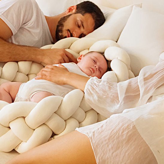 Tresse de lit bébé - BebeSerenite -confort - sommeil - sieste - sur le lit - parentale
