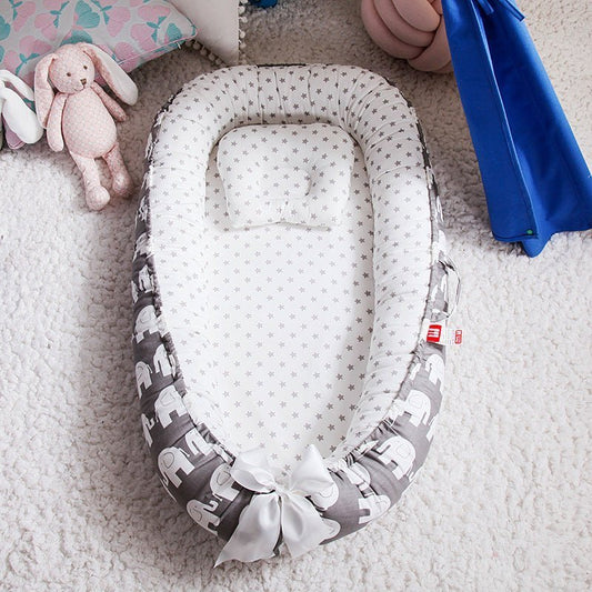Reducteur de lit | LitDeVoyageBébé™ - Gris et Éléphants - BebeSerenite