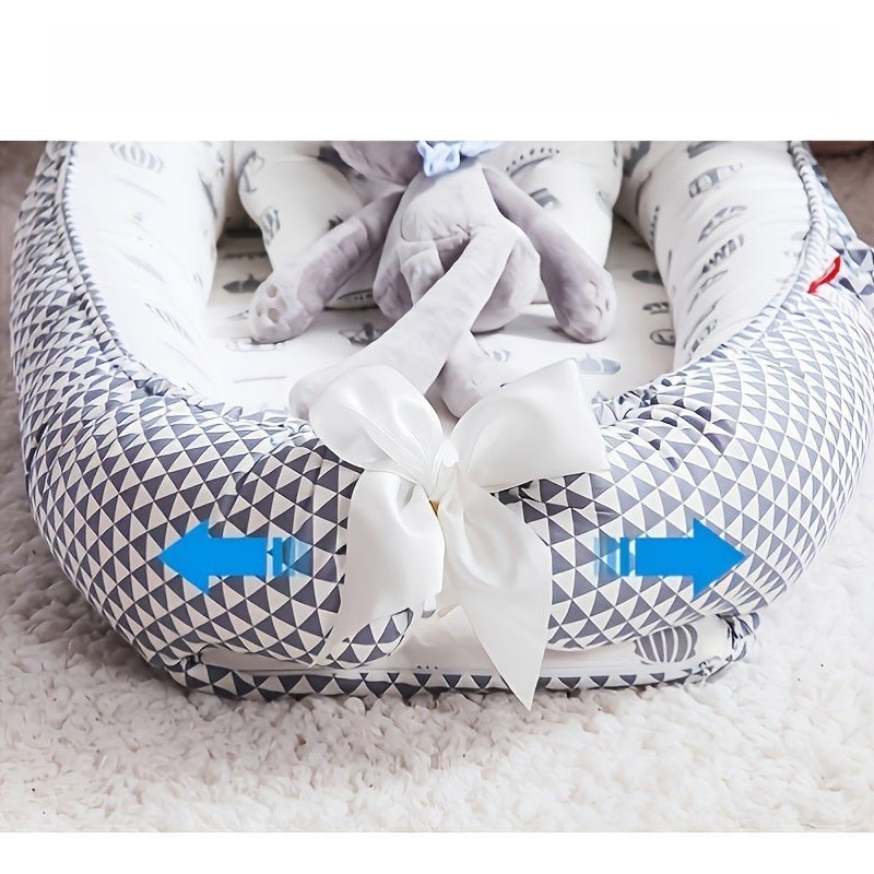 Reducteur de lit | LitDeVoyageBébé™ - Voitures Bleues - BebeSerenite